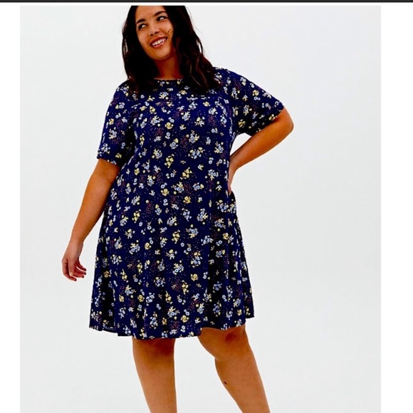 torrid Dresses & Skirts - Torrid Floral Short Sleeve navy blue Trapeze Dress 2X